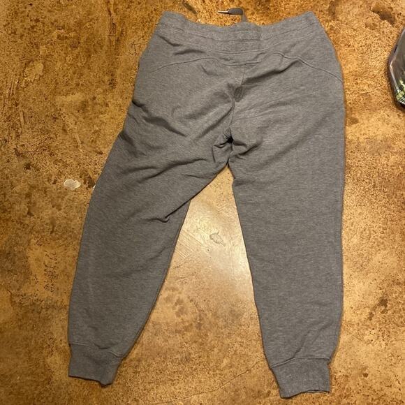ATHLETA‎ women’s grey super soft cropped Tencel Balance Jogger pants - Picture 5 of 6
